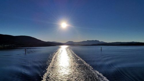 Wir fahren der Sonne davon (übrigens am Mittag).