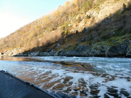 Flussähnlicher Sundstraumen.