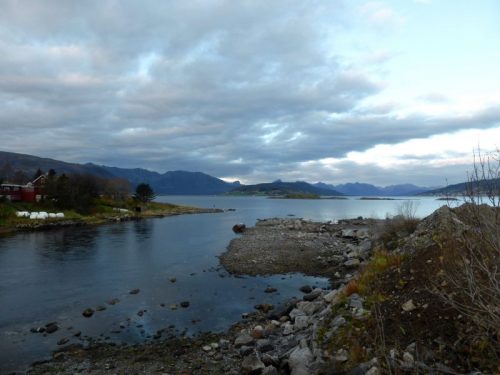 Der See am Ende des Fjordarmes wird bei Flut regelmässig mit Salzwasser versetzt.